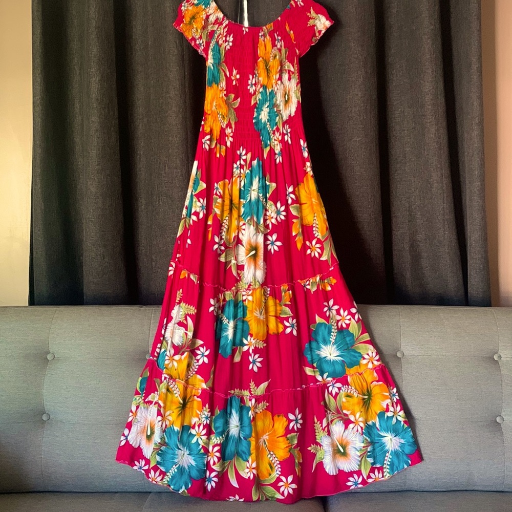 Summery cap sleeve fuchsia dress with tropical flowers